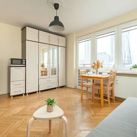 Center With Balcony, Bathub And View By Renters * Varšava